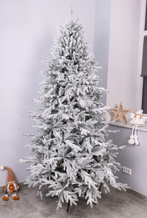 CHOINKA SZTUCZNA OŚNIERZONA 220CM PREMIUM PE12 PIĘKNA GĘSTA JAK ŻYWA ŚNIEG